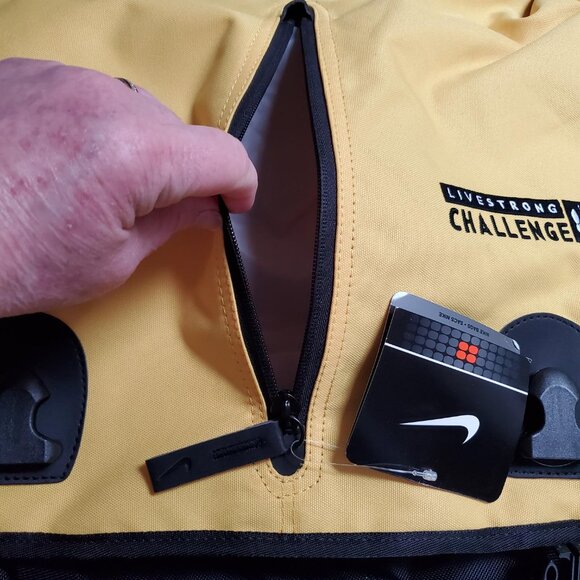NWT Nike Livestrong Challenge Laptop Messenger Bag - Picture 6 of 6